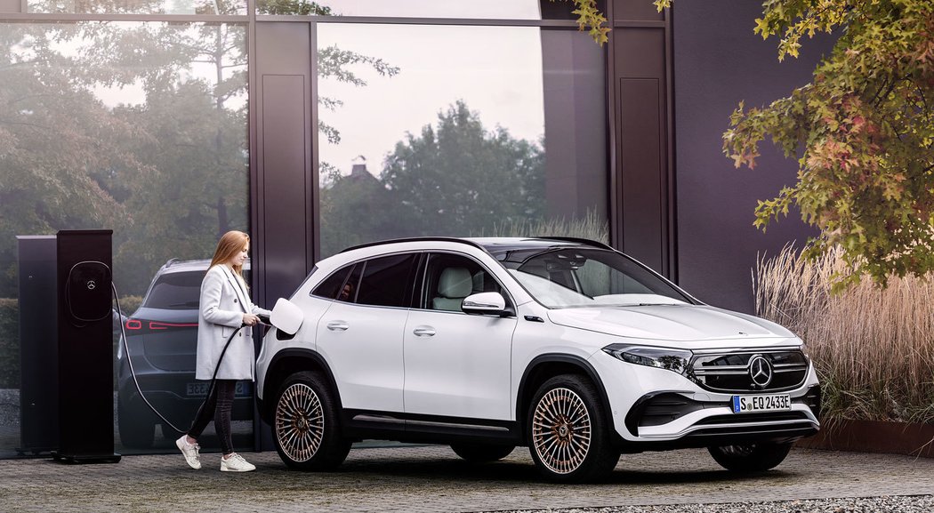 Mercedes EQA | nové čistě elektrické městské malé SUV | první auta skladem | nákup online | AUTOiBUY.com